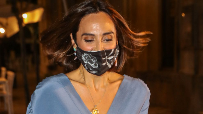 wappissima's tweet photo. Modelo Peonía de Kausi, así es la mascarilla que comparten Tamara Falcó e Isabel Preysler https://t.co/J5SzjNvZz7 https://t.co/ih1uNeRCb3