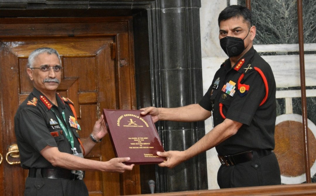 adgpi's tweet photo. Retiring Officers’ Seminar was conducted today. Due to COVID protocols, Officers posted in Delhi only attended.

General MM Naravane #COAS commended all retiring Officers for their service to the Nation &amp; bid them adieu. The Officers will be superannuating on 30th Sep 2020. https://t.co/4q2NbomqGT