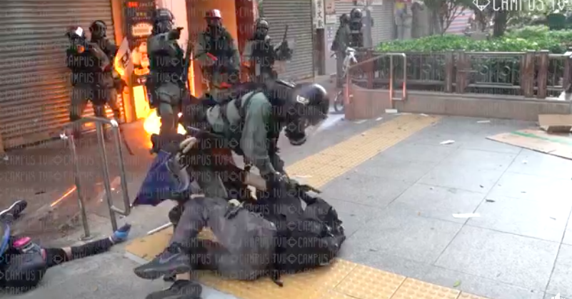 3) A riot police shot a young protester in Tsuen Wan on 1 Oct, 2019, by Campus TV HKUSU https://www.facebook.com/watch/?v=911393412571987