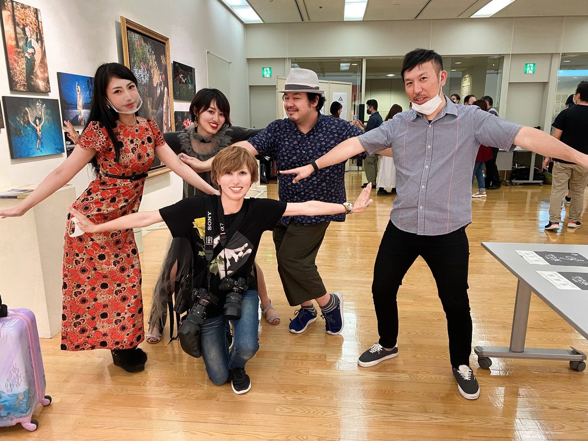cos_aki's tweet photo. Fixtyle Portrait Fukuoka
福岡アジア美術館8階交流ギャラリーで展示を拝見してTEAM yodaに体験入部してきた！🙋‍♀️📸
ハードスケジュールだったけどめちゃくちゃ楽しかった～🥰🙌主催として饗なして頂いたUGさんとeikoさんに感謝です💕✨

#Fixtyle_Portrait_Fukuoka_2020
#FPF2020 https://t.co/wQv0N0KVpx