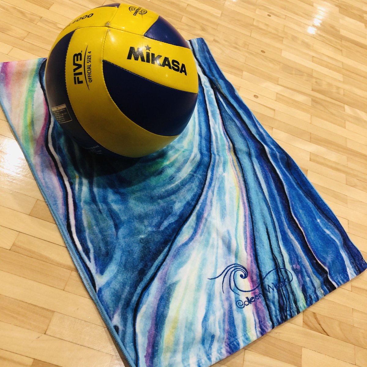 Elm 最近のお気に入り コリーンウィルコックス の フェイスタオル 爽やかな波柄で スポーツの時に使うと 気分が上がる 肌触りもバッチリです Colleenwilcox バレーボール お洒落さんと繋がりたい T Co Giaonp9yau