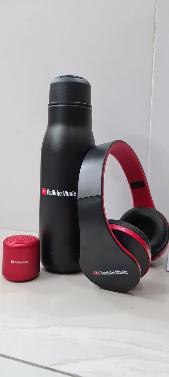 itsTomiwa's tweet image. My friends at YouTube told me to give out 3 of this beautiful swag pack. 

All you have to do is RT this tweet, Reply with your favorite songs right now from Patoranking, Cuppy, Fireboy and Adekunle Gold using the hashtag #YouTubeMusicWeekNG 

I’ll be selecting randomly.