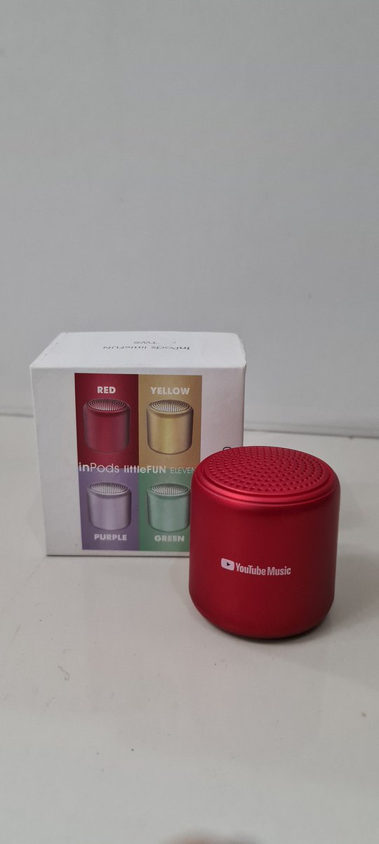 itsTomiwa's tweet image. My friends at YouTube told me to give out 3 of this beautiful swag pack. 

All you have to do is RT this tweet, Reply with your favorite songs right now from Patoranking, Cuppy, Fireboy and Adekunle Gold using the hashtag #YouTubeMusicWeekNG 

I’ll be selecting randomly.