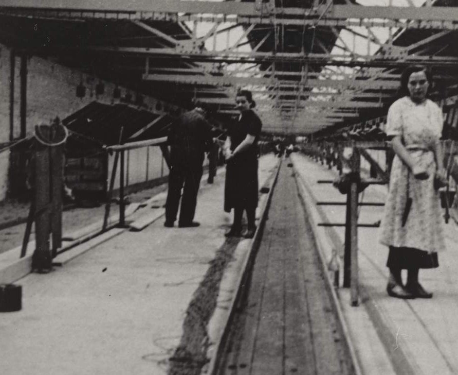 The Roperie employed over 1,000 people at its peak, including a lot of women (as spinning and weaving mills often did). It was heavy and dangerous work, with unguarded machinery everywhere and the ever-present silent danger of an atmosphere laden with fibres