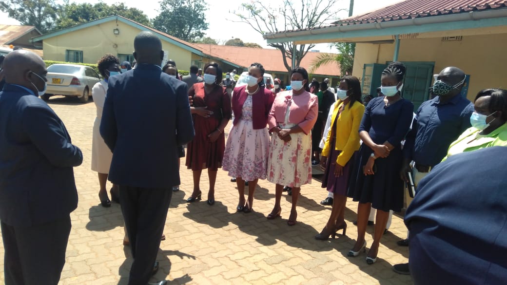 bennetowuonda's tweet photo. The programme encourages the participants to seek prompt medical attention for symptoms which may include lumps, sores, bleeding, hoarseness, weight loss and persistent indigestion/cough/pain, etc.
#BungomaEmpowerCancerClinic
#FirstLadiesInTown
@CFLA2017 https://t.co/JMQPOAY06q
