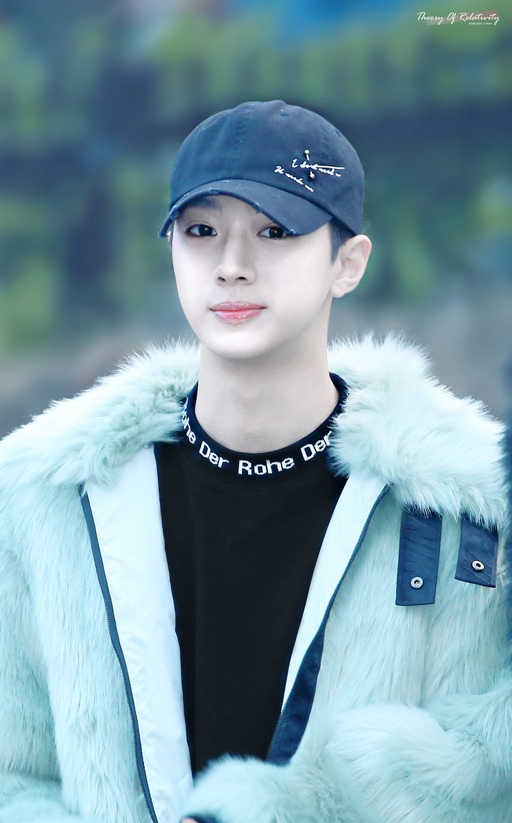 Relativity2033's tweet photo. Happy  Birthday💚💛💖
#라이관린 #賴冠霖 #LaiKuanLin https://t.co/POKmCJPtY0