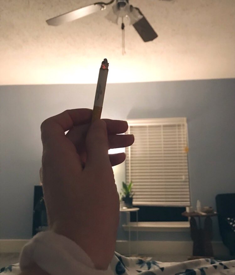 cigsNoContext tweet picture