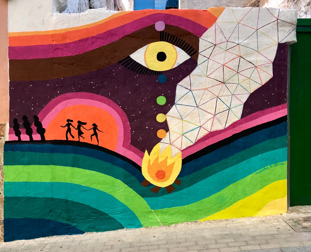 Alicante_City's tweet photo. Esta mañana te llevamos hasta el #BarriodeSanAnton para dar la bienvenida al 🍂 #otoño con #arte y #muchocolor 🤩🌈
Descubre los #murales hechos por artistas como #ManoloMesa o #IrisSerrano entre otros.
Los encontrarás en las calles Paraíso, Esperanza, Pozo... #Alicantecity https://t.co/FCwvzJPAyJ