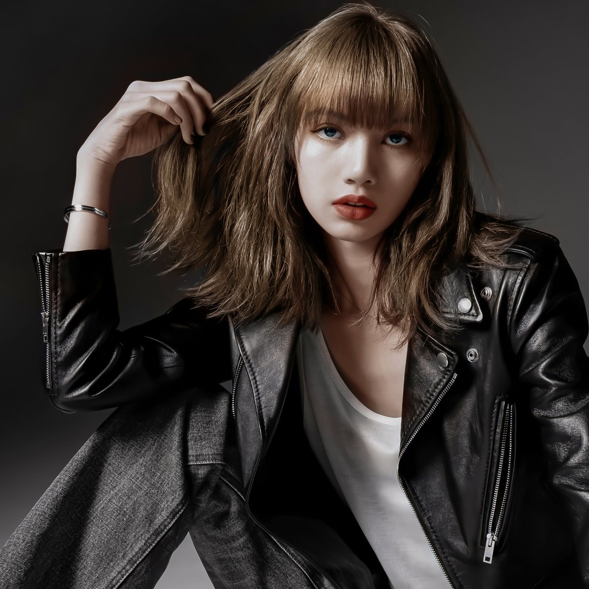 Lisapullstar's tweet photo. เหมาะสุดๆปังมาแต่ไหนแต่ไร #CELINEAmbassadorLisa https://t.co/nsjKGHxcr0