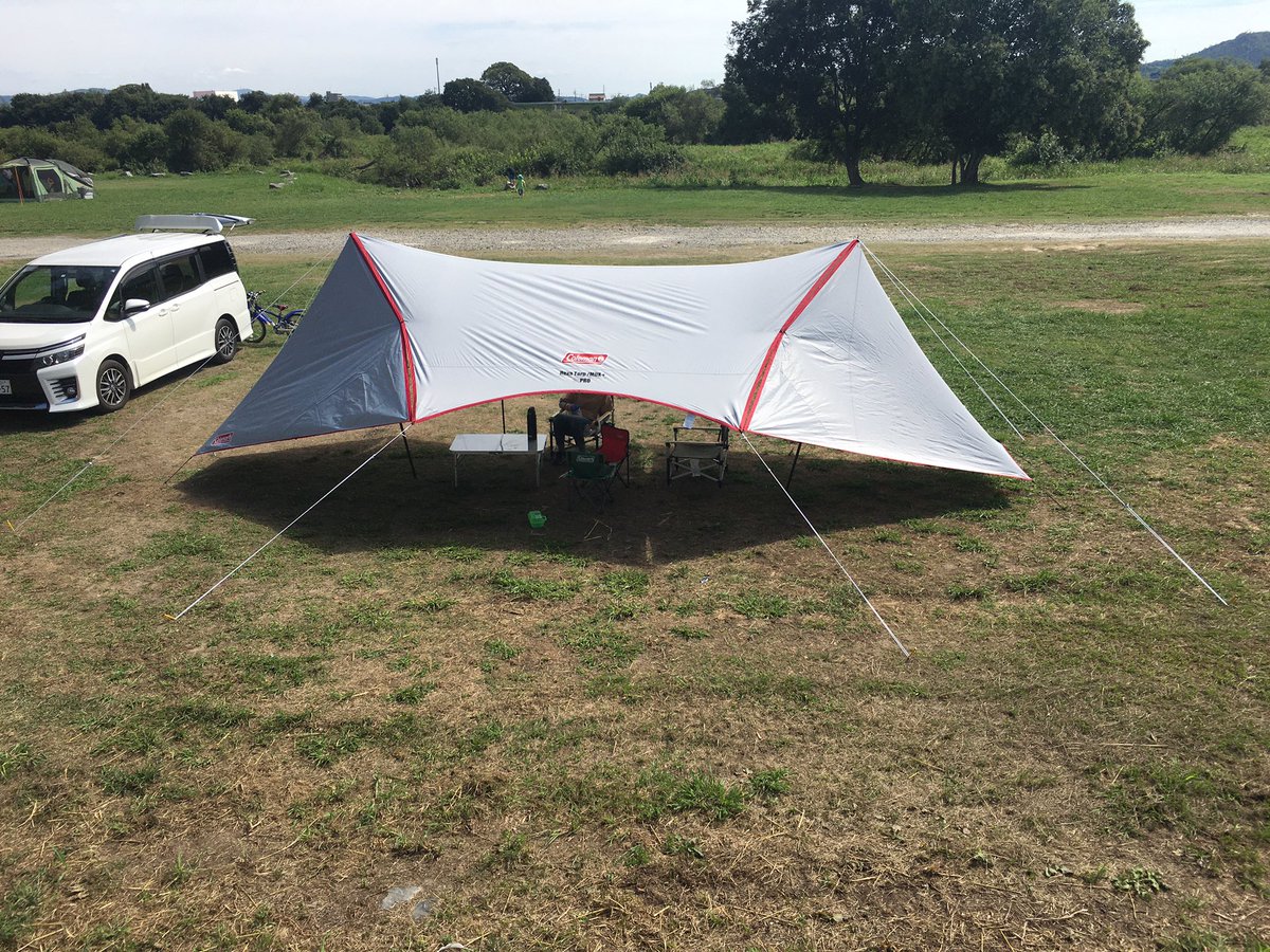 モリちゃん サーカスtcのポールにもランタンフック付いてますね 形は違うけど サーカスtcのフックもランタン傾きます 本当にランタンフックなのか 謎ですが 笑 テント内とか火を使う物はとりあえずngだと思うので 電池式ランタンフック用なんです