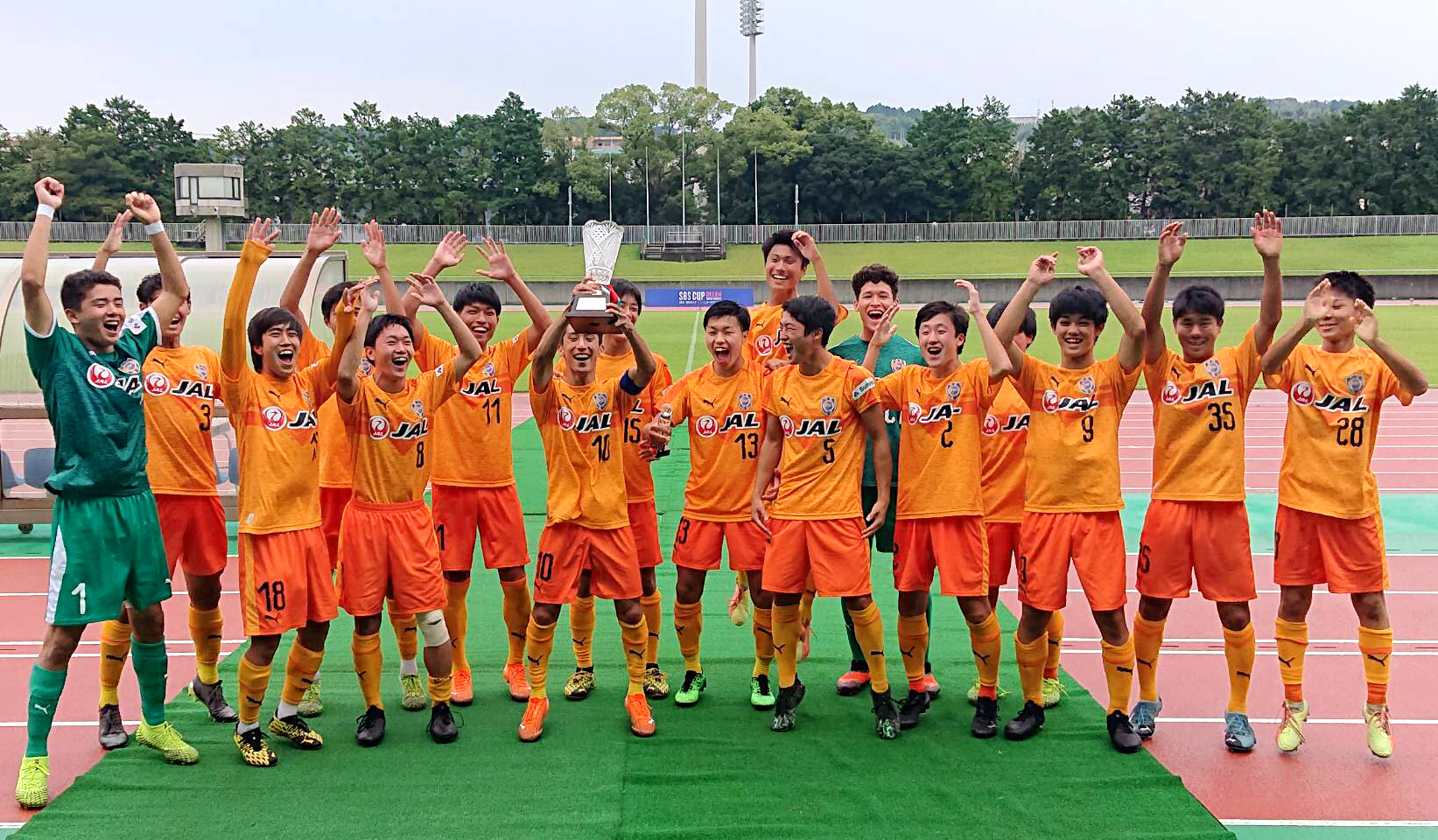 Sbsカップ国際ユースサッカー 公式 sbsカップドリームユースサッカーの全試合が終了しました 優勝は 清水 エスパルスユース Mvpは清水エスパルスユースの13番 田中芳拓選手でした おめでとうございます 2日間 温かいご声援ありがとうご