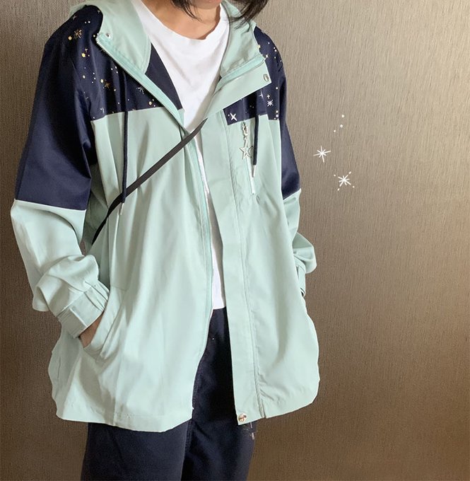 favorite様からコラボパーカーをいただきました。早速連休に着ましたが優秀すぎて…✨生地しっかり、肌触り滑らか、軽くて持ち運び便利、デザインも私好み、星の引手もかわいい…!購入者さんからご感想を沢山いただけて幸せです?これからの季節にぴったりなのでたくさん着てください* 