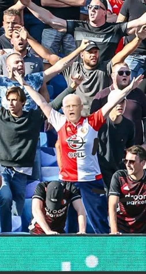aRRie010's tweet photo. Hier komt de aap uit de mauw ๐๐๐ #grapperhause https://t.co/001aBJTxq5