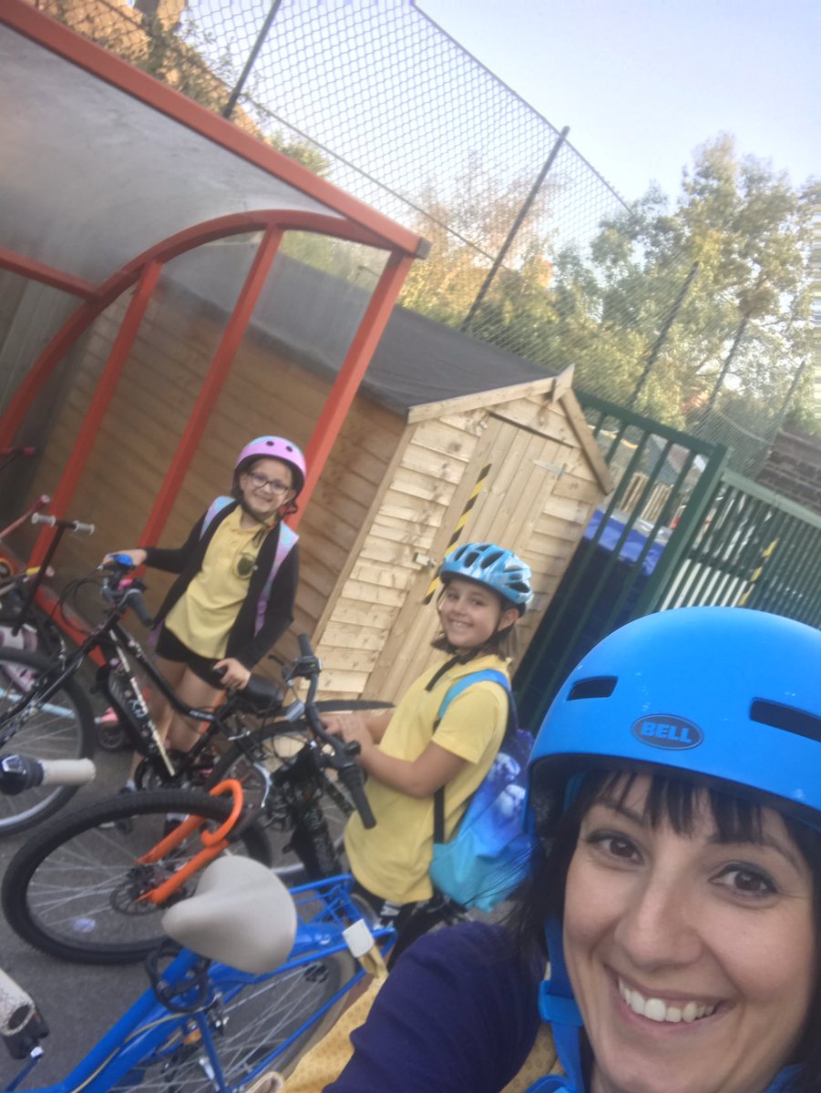 #CarFreeDay Great day to cycle to school!! Last day of nice weather apparently!! 😢 #cycletoschool <a href="/charltonmanor/">Charlton Manor Sch</a> <a href="/Royal_Greenwich/">Royal Borough of Greenwich</a>