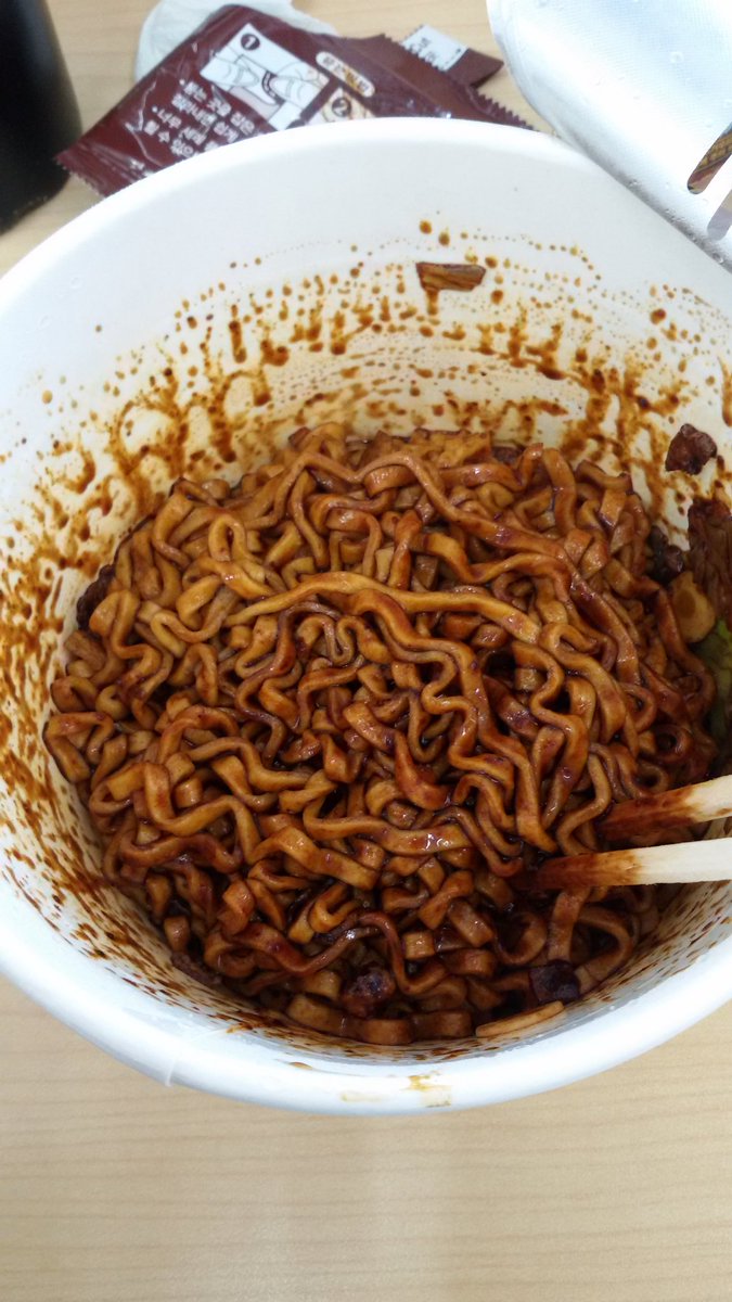 ladybug0903's tweet photo. 맛있다!!! #짜파구리 보다 훨씬
#진진짜라 

유일한 아니 유이한 흠은, 양이 창렬인거랑 완두콩이 들어있는 것. #콩극혐 https://t.co/qeS2oAgwRq