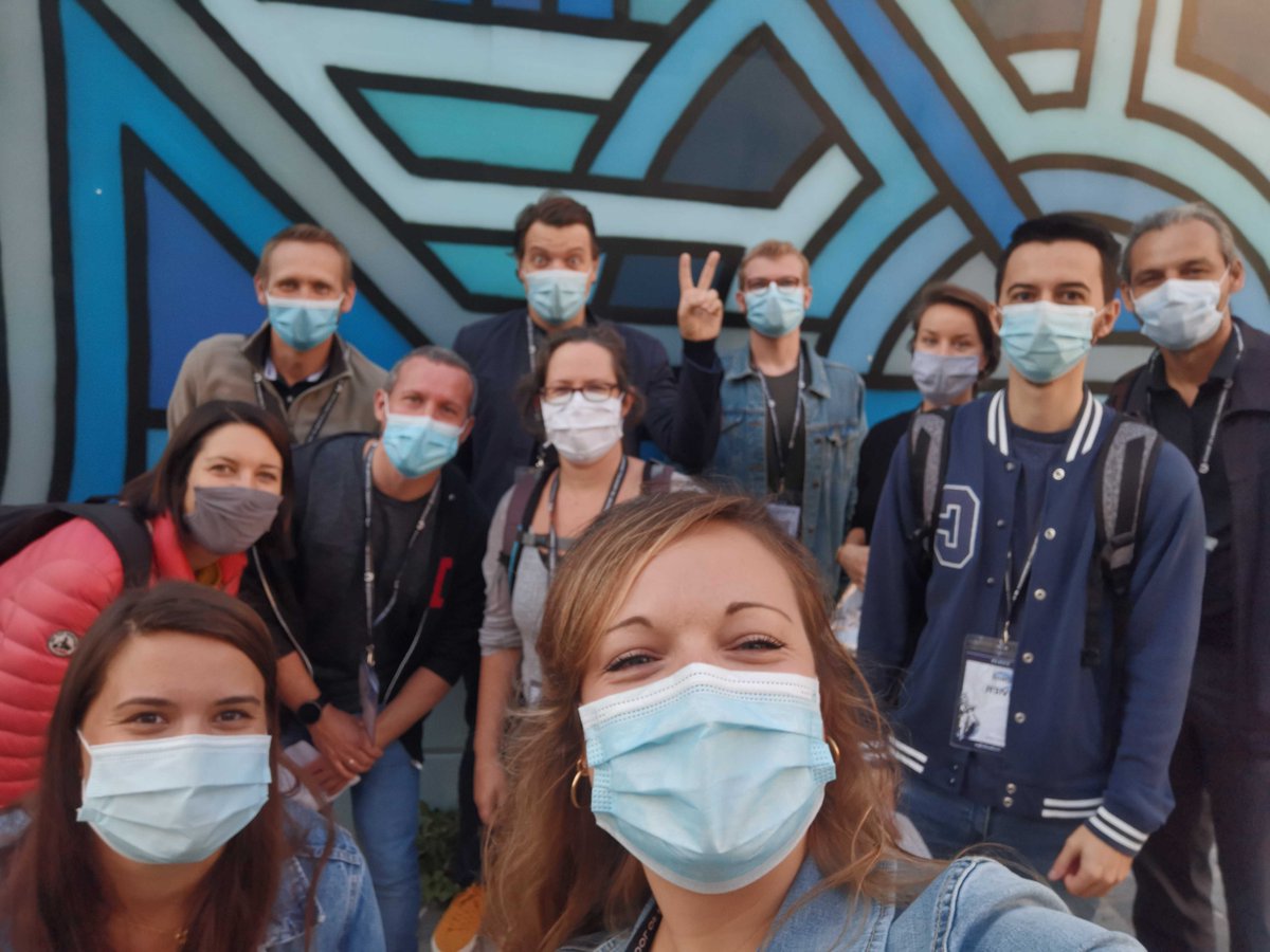 SchoolOfPO's tweet photo. Autre groupe de scarabées masqués en balade fun et studieuse dans #Paris —direction : @LaCiteFertile 

#schoolofpo https://t.co/DAKzsKfCo8