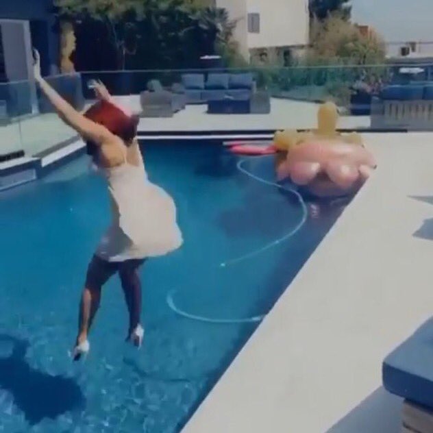 comentandotudou's tweet image. Ai gente tô achando tudo essa faxina mas dsclp se eu não dormir agora eu vou desmaiar kkkkk se acontecer alguma coisa amanhã vocês me contam #AFazenda12 #AFazenda #AFazanda