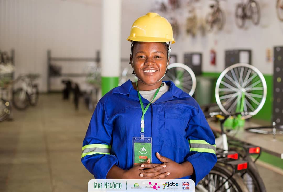 Mozambikes's tweet photo. A confident smile full of hope in the future thats how we can and will move forward. 🇲🇿

Um sorriso confiante, cheio de esperança no futuro é assim que podemos e devemos seguir em frente, Vamos Vencer! 🇲🇿

#mozambikes #onebicycleattime #joba #ukaid #ideialab https://t.co/wob1FySLvm