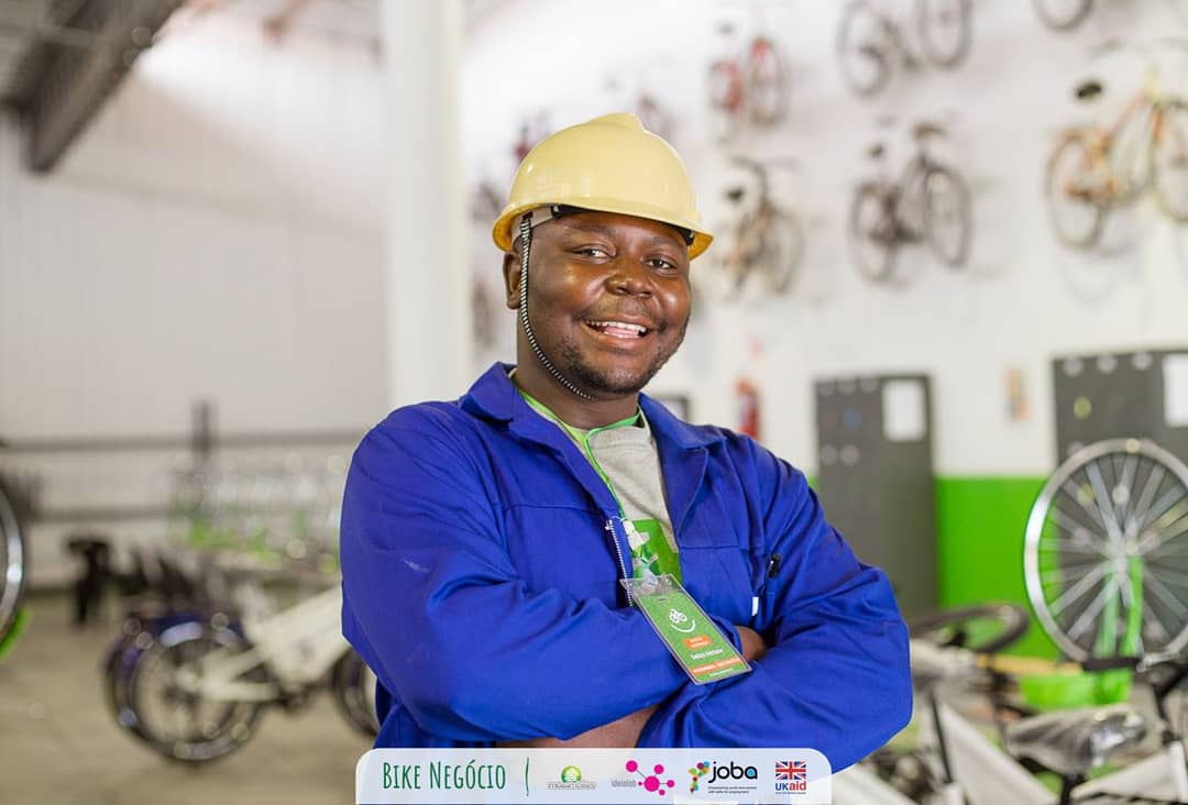 A confident smile full of hope in the future thats how we can and will move forward. 🇲🇿

Um sorriso confiante, cheio de esperança no futuro é assim que podemos e devemos seguir em frente, Vamos Vencer! 🇲🇿

#mozambikes #onebicycleattime #joba #ukaid #ideialab