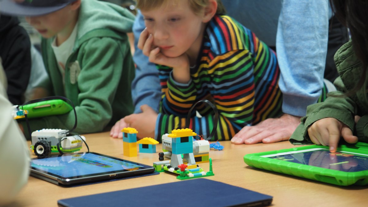Zuschauen. Mitmachen. Staunen. Heuer gemütlich in deinem Wohnzimmer 🛋️🔬🙂

#LNF20
#ForschungDigitalErleben

Foto: @Arnold Wallner
