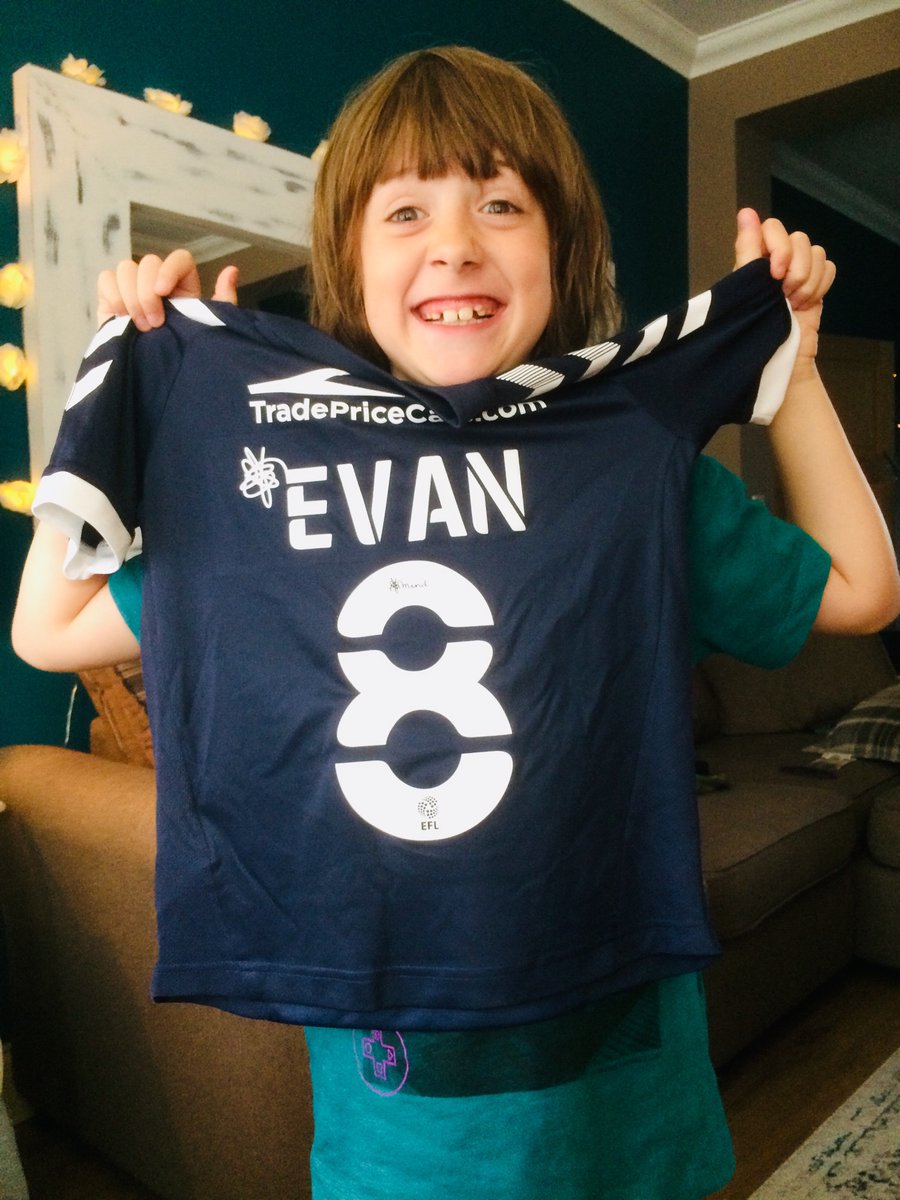 BernieFriend38's tweet photo. Well chuffed... happy birthday Evan ❤️🎂⚽️ Xxx #sufcrootshall #Southend #shrimpers #eighttoday #birthdayboy https://t.co/qNJbSUpWsD