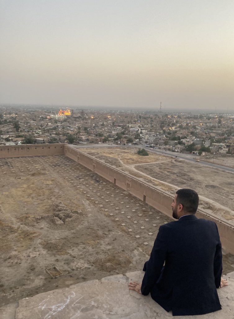I sat on the edge of the Malwiya minaret overlooking the beautiful city of  #Samarra and Al-Askari shrine and my friend went berserk: you really think if anything happens to you here, God forbid, your family will believe me when I tell them it was an accident?  #Iraq
