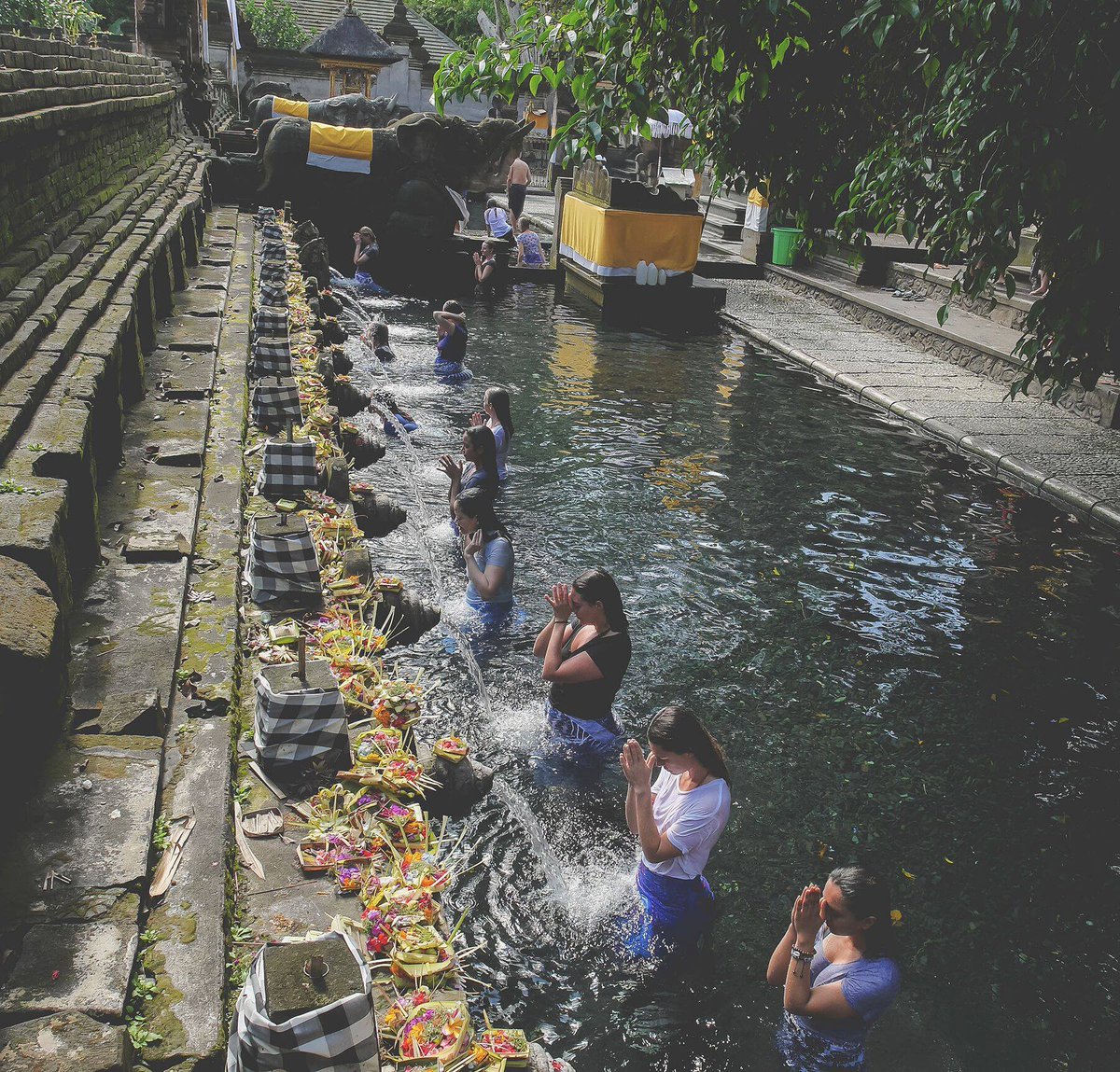 BaliChillhouse's tweet photo. Some experiences stimulate change, others thoroughly transform you. Bali can be a transforming place for sure! Photo: @exhaleyogaretreats https://t.co/ltM7l2Glst