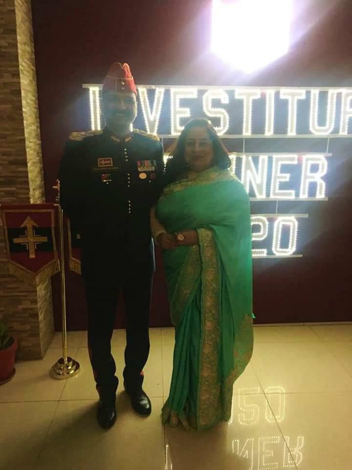 Ujjawalthakurr's tweet photo. हमारा झंडा इसलिए नहीं फहरता की हवा चल रही होती है,
ये हर उस जवान की आखिरी सांस से फहरता है
जो इसकी रक्षा में अ���ने प्राणों का उत्सर्ग कर देता है.
.
Col. Ashutosh Sharma SM** 

#colonelashutoshsharma #IndianArmy #BharatMataKiJai #JaiHind #JaiHindJaiBharat #fauji #faujidilkibaatein https://t.co/4rNJ61x7dD
