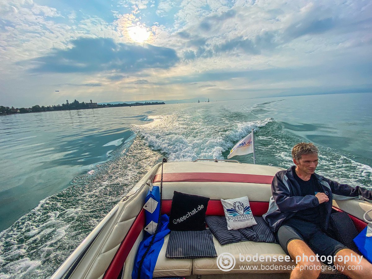 bseephotography's tweet photo. https://t.co/ywLf7W5JcB Schwimmer Begleitung Friedrichshafen - Romanshorn
#bodensee, #bodenseeboot, #bodenseequerung, #openwater, #schwimmer, #bodenseephotography, #bodenseemedien, #bodenseemedia, #seechat, #bodenseecommunityfrf https://t.co/4wnBcOa5oK