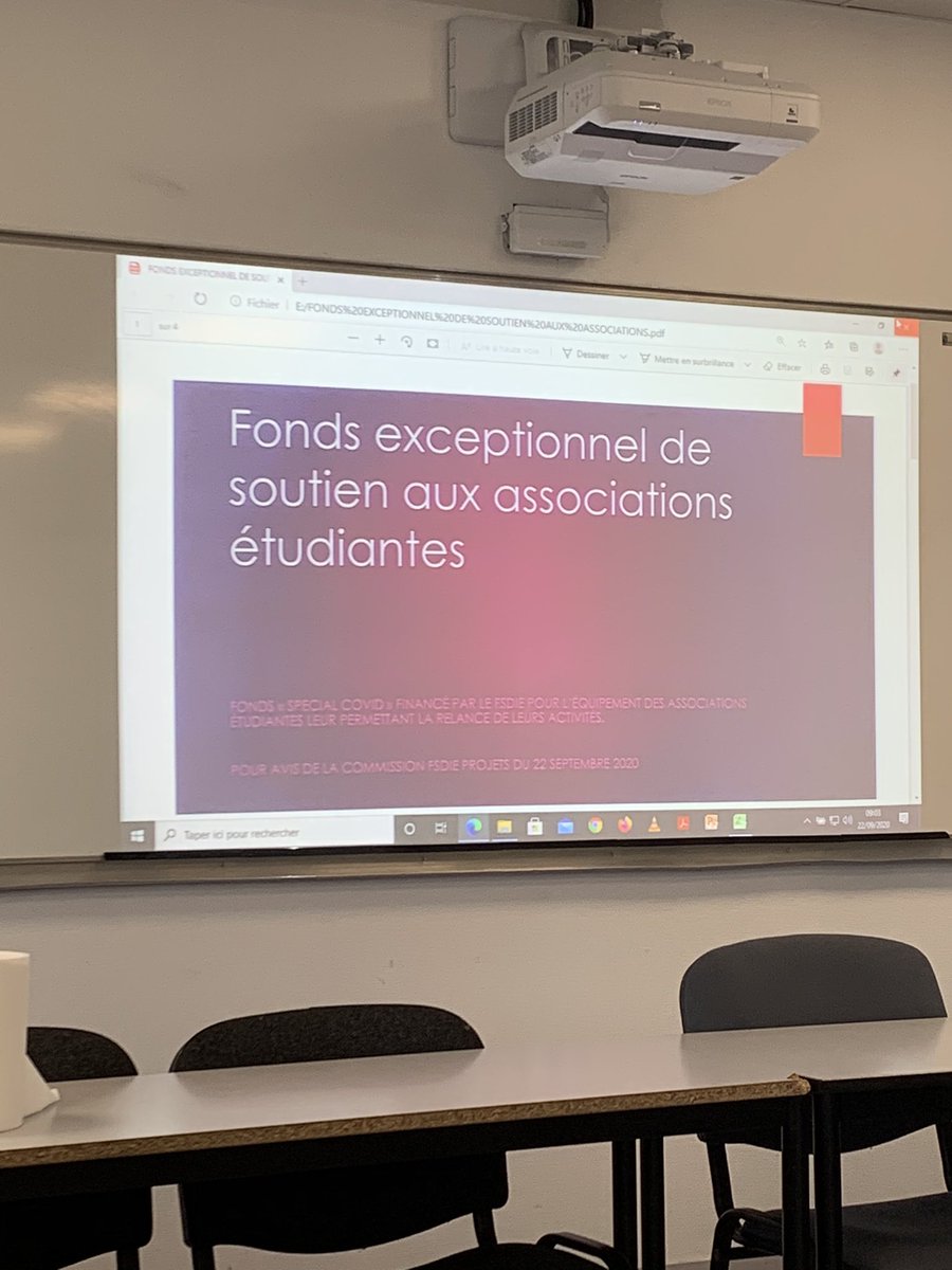 ZacharieSadek's tweet photo. ⚜️ Les Élus #InterAsso sont présents ce matin en commission #FSDIE de l’@univ_lille à l’@ILIS_officiel pour approuver un fonds de soutien aux #associations #étudiantes, agréer les associations des 4 campus et aider au financement de projets respectueux des gestes barrières ! 🏫 https://t.co/KI62g9joGP