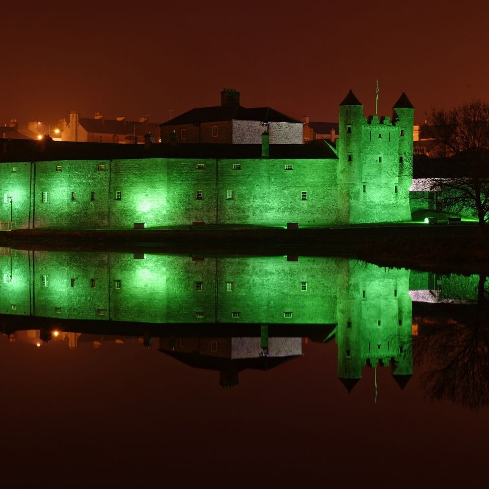 fermanaghomagh's tweet photo. The @StruleArts Centre, Omagh and Enniskillen Castle will be lit-up green tonight to mark Recycling Week which runs from Monday 21 September to Sunday 27 September > https://t.co/NnmQCeV6Ur 

#ThankYouToOurResidents who continue to recycle. https://t.co/kNIXWGHD5t