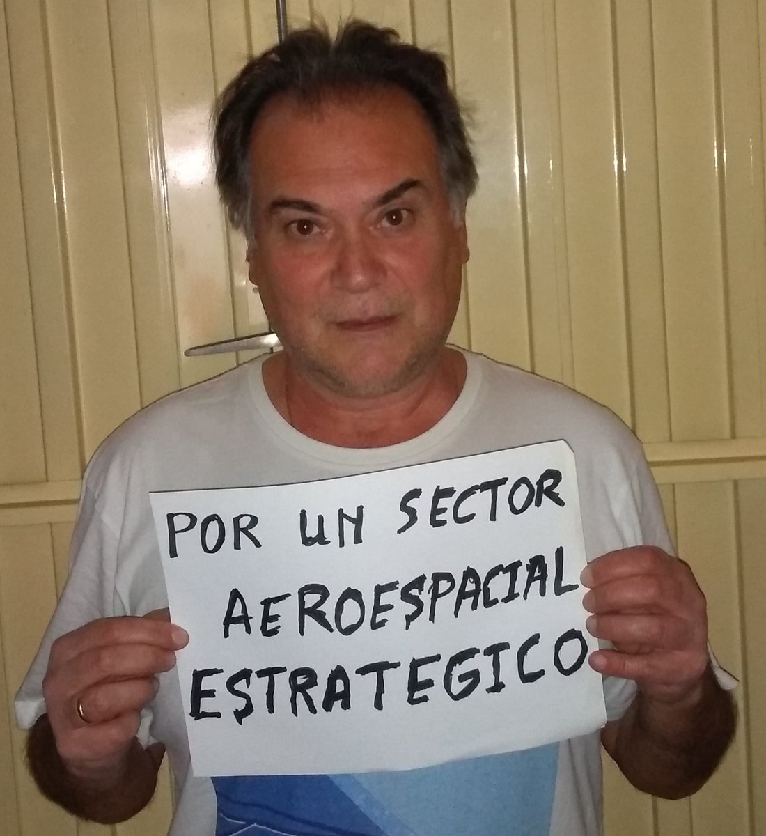 Este país necesita industria y empleo de calidad. ¿Entenderá <a href="/sanchezcastejon/">Pedro Sánchez</a> y <a href="/Defensagob/">Ministerio Defensa</a> que hay que ponerse a trabajar para #QueNoNosCortenLasAlas? <a href="/elconfidencial/">El Confidencial</a>