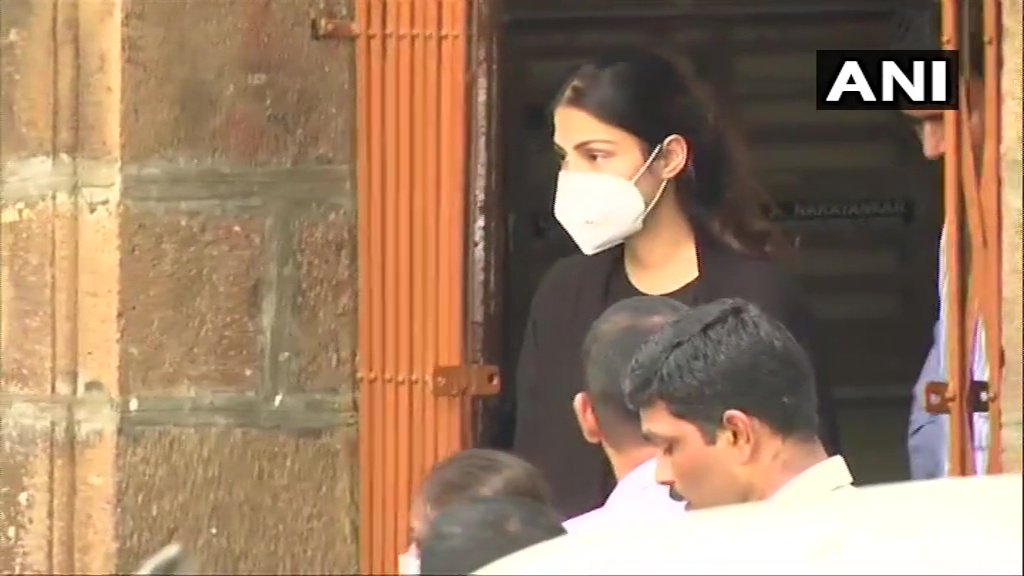 ANI's tweet photo. Actor Rhea Chakraborty and her brother Showik file bail application in Bombay High Court

They have been arrested by Narcotics Control Bureau in a drug case, in connection with Sushant Singh Rajput death case
(file pic) https://t.co/hPDenyr30G