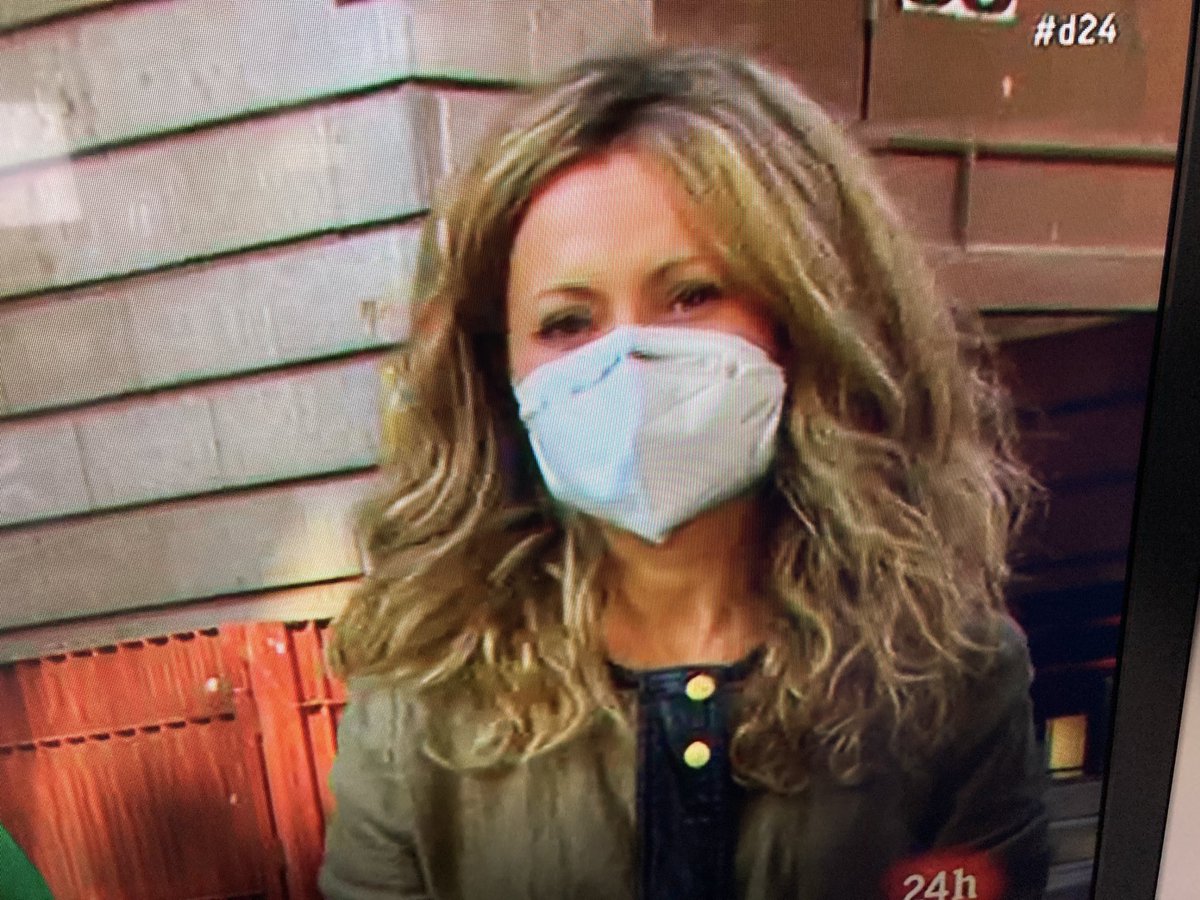 ⁦<a href="/evamora_tve/">Eva Mora</a>⁩ ⁦<a href="/rtve/">RTVE</a>⁩ Eva, por favor, protege o córtate el pelo. El cabello es un fómite (vector pasivo) que filtra el aire y retiene todo tipo de partículas, gotículas y aerosoles. El pelo es una trampa microbiana. Palabra de microbiólogo.