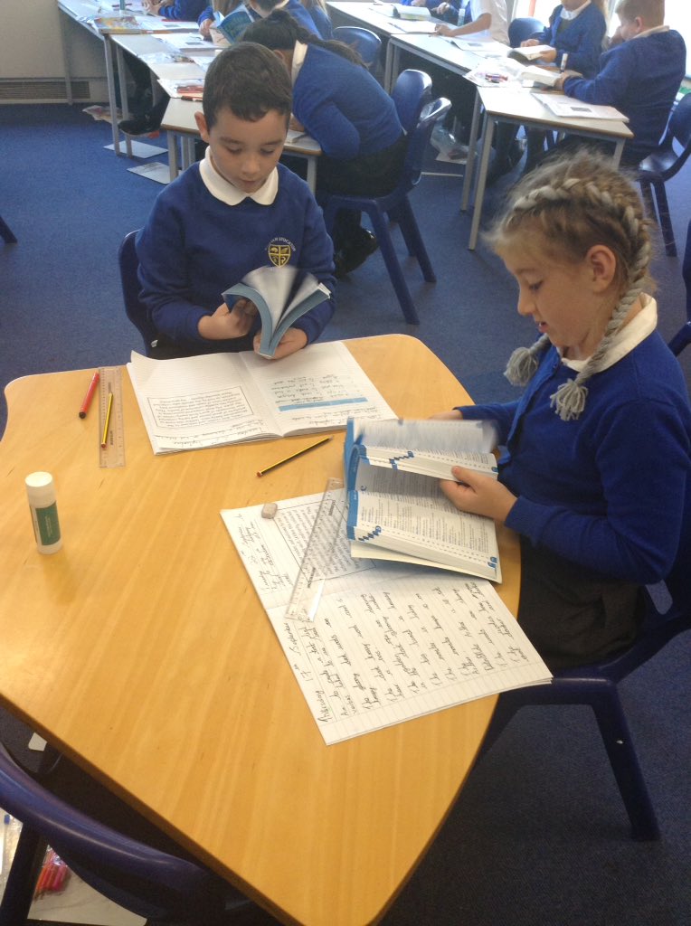 MrMillington_WS's tweet photo. Working on our dictionary skills! 👀 #SharedRead #vocabulary 📚 https://t.co/99sXZvJykM
