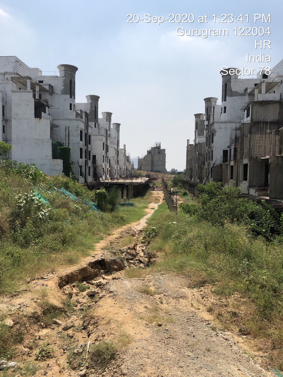 fools_R_Us's tweet photo. These are not images of a post apocalyptic movie set. This is #RahejaRevanta by #RahejaDevelopers after 8 years of being under construction. My advise to ⁦@RahejaN⁩, please rent this space to movies so you can raise some money to complete project. Thank you #NaveenRaheja 🤥 https://t.co/jyrejqvg47