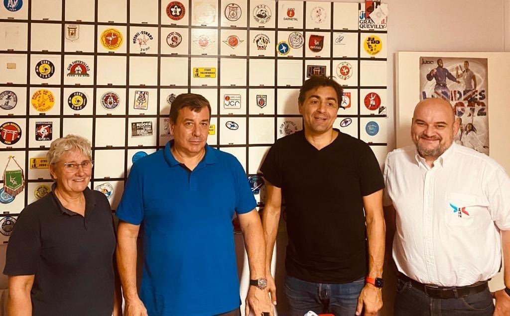 PourleJudo's tweet photo. Tour de France des territoires et rencontre avec les acteurs du judo #PourLeJudo https://t.co/q0zmwkq2VN