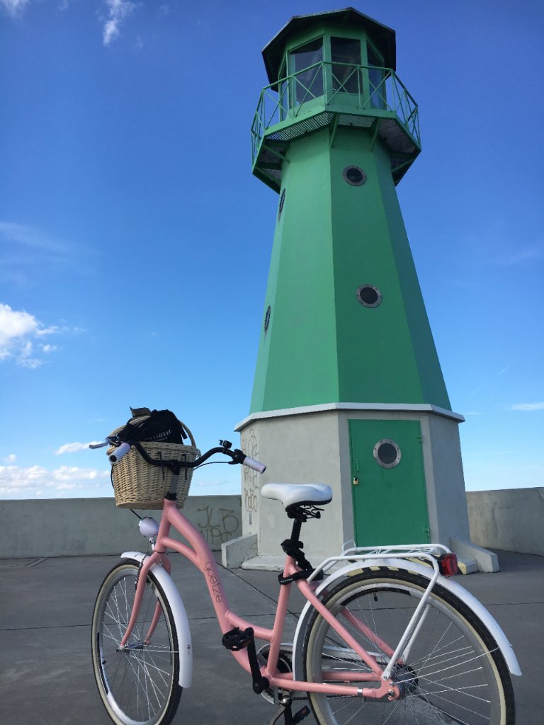 WeAreIntel's tweet photo. Our #IntelPoland employees regularly show their passion for biking, skating, running, and other eco-friendly means of transportation. A shout out to everyone reducing emissions and having fun doing so! #WorldCarFreeDay https://t.co/bTO98E5qrM