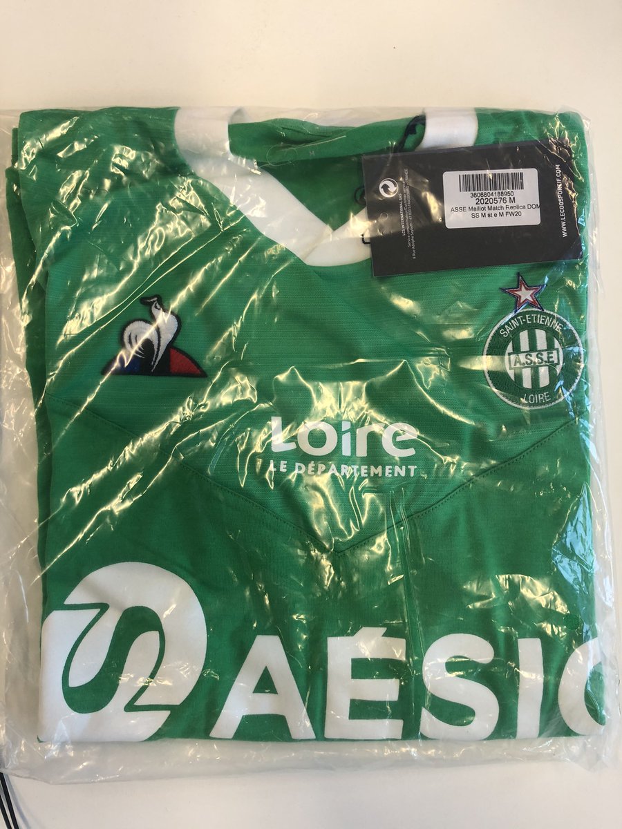 mohamedbouhafsi's tweet photo. 🟢🟢 Pour les supporters stéphanois heureux de cette première place au classement. Je vous offre le maillot des verts de cette saison. 
RT + Follow pour tenter votre chance. 
Résultat jeudi à 10h. Bonne chance #ASSE https://t.co/C4JN3SFChF