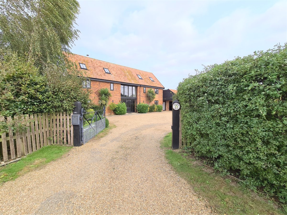 eb_land's tweet photo. NEW INSTRUCTION #forsale 

Stunningly spacious barn conversion.  

Spectacular country views.

Space and versatile living.

https://t.co/CRpfwH8z5C https://t.co/7Ujsisq8yJ