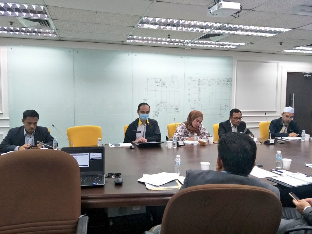 csfbjkr's tweet photo. Mesyuarat Ketua Bahagian CSFB Bil.5/2020 telah diadakan pada 21 September 2020 bertempat di Bilik Mesyuarat Utama CSFB, Aras 2, Blok F, IPJKR. Mesyuarat tersebut dipengerusikan oleh Pengarah CSFB YBrs. @shamsulakmar_ 

@JKRMalaysia https://t.co/ywiJWlWlyZ