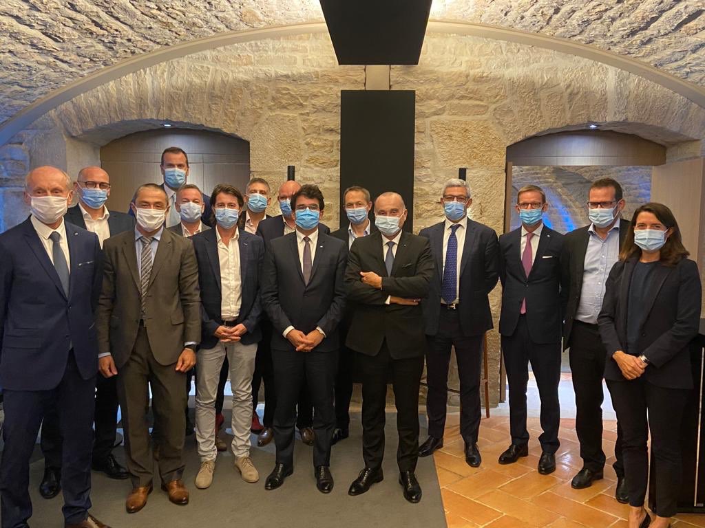 Jacques2Peretti's tweet photo. Rencontre hier avec 9 agents généraux et l’équipe distribution de la région nord est pour échanger sur l’accompagnement de leurs #clients , sur leurs difficultés actuelles liées à la crise et évoquer les perspectives du réseau #agent https://t.co/GzxS2KFzf5