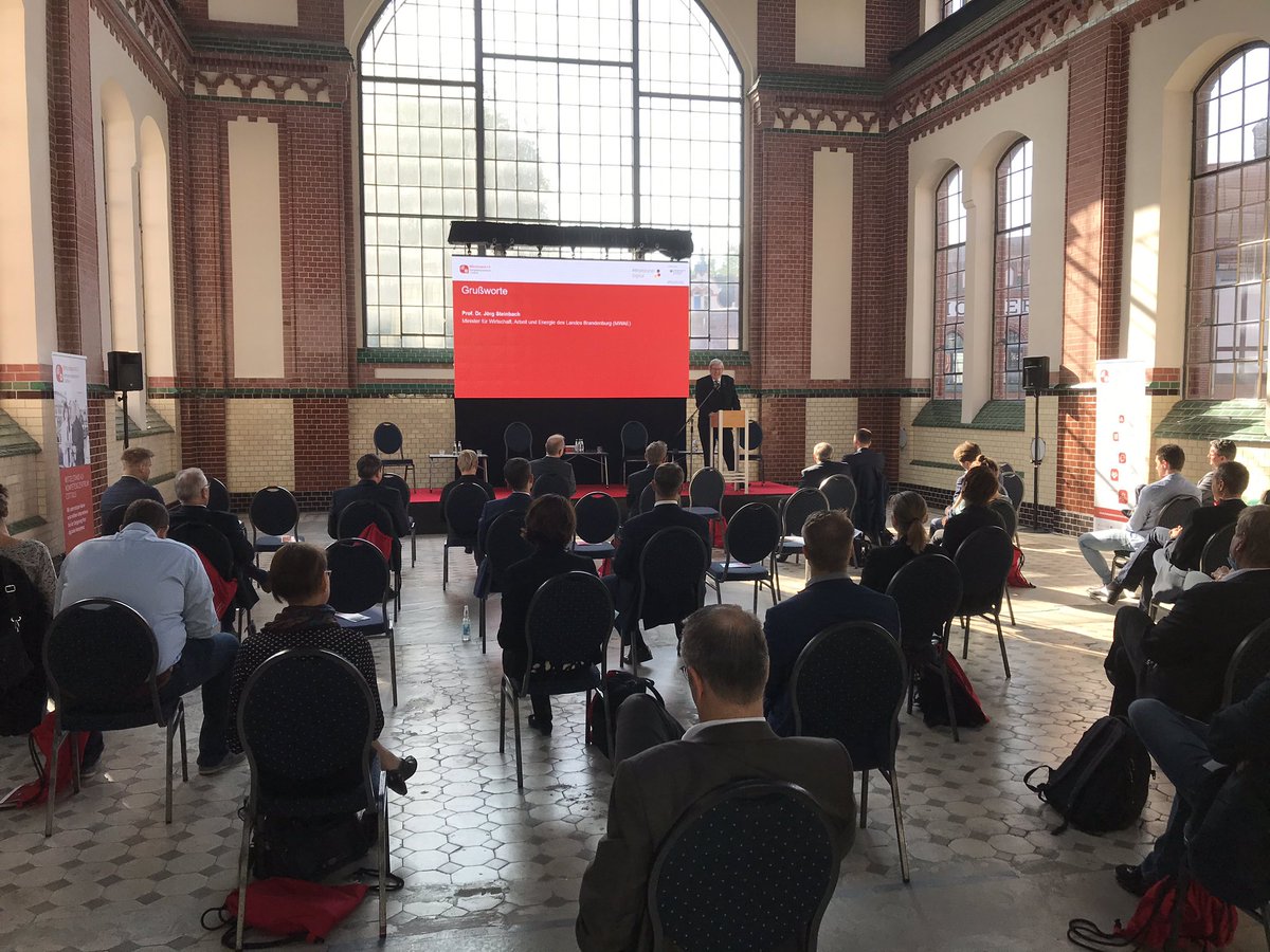 ZentrumCB's tweet photo. Livestream läuft, Gäste sind da. Start unsere Regionalkonferenz. Wir diskutieren die digitale Zukunft der Brandenburger Wirtschaft. „Digitalisierung ist keine Selbstzweck, sie soll dem Menschen dienen“ so Frank Fischer vom @BMWi_Bund https://t.co/1KSLtfZU71