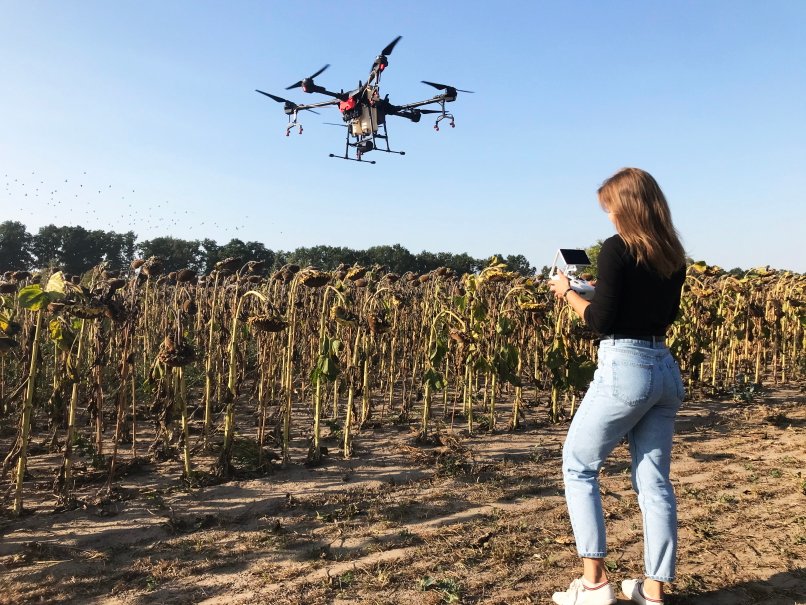 drone_ua's tweet image. Ни секунды на  месте! Вот как проходит десикация украинских полей промышленной платформой Agras t16 от DroneUA. Протестировано на демо-полигоне Digitalfield.

#DigitalField #Agrilab #DroneUAProjects