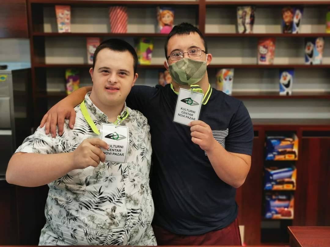 SuadNP3's tweet photo. Evo jedne lepe priče iz mog grada.
Ova dva momka su primljeni u stalni radni odnos. 💪❤️
Sve pohvale za Kulturni centar Novi Pazar ☝️ https://t.co/Krs3KmGeFE