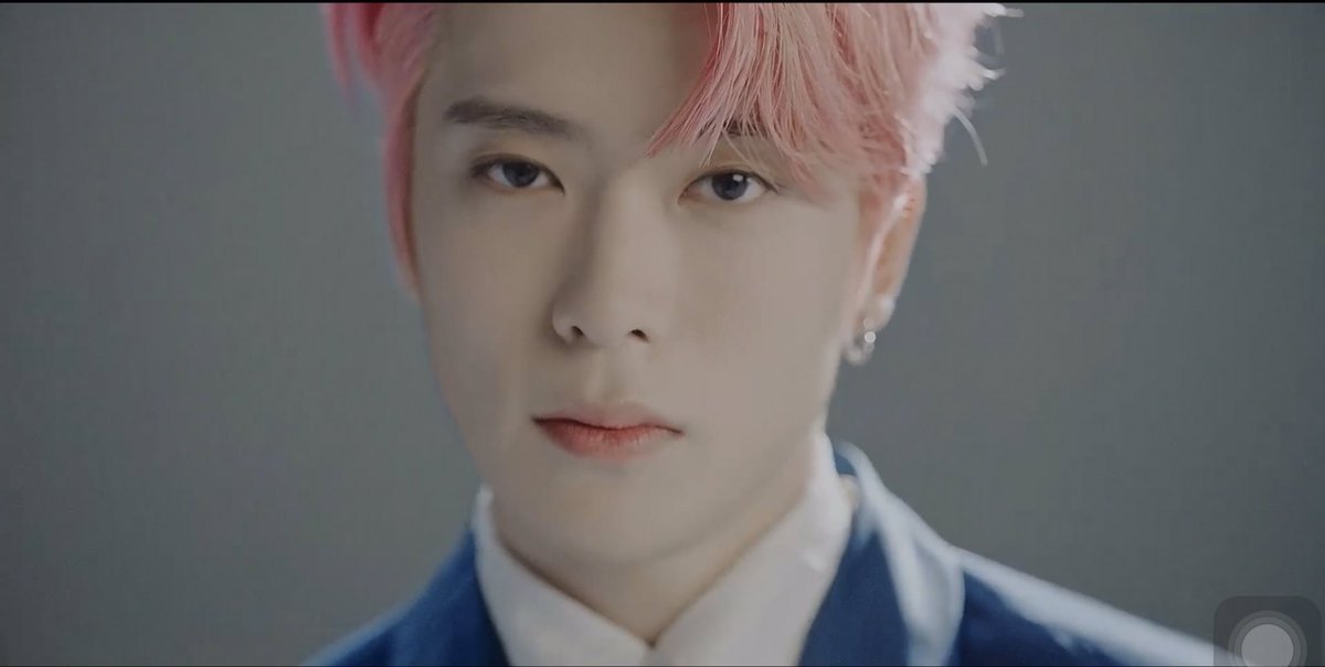 pawitly_'s tweet photo. ฮืออออออออออออ กูตายยัง กูยังมีชีวิตอยู่มั้ย โอ้ย หล่อเกิน #JAEHYUN #NCT2020_YearParty https://t.co/Lx3iOATQ1M