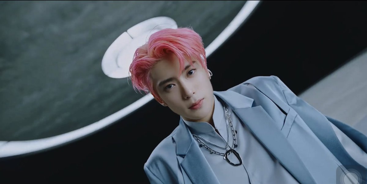 pawitly_'s tweet photo. ฮืออออออออออออ กูตายยัง กูยังมีชีวิตอยู่มั้ย โอ้ย หล่อเกิน #JAEHYUN #NCT2020_YearParty https://t.co/Lx3iOATQ1M