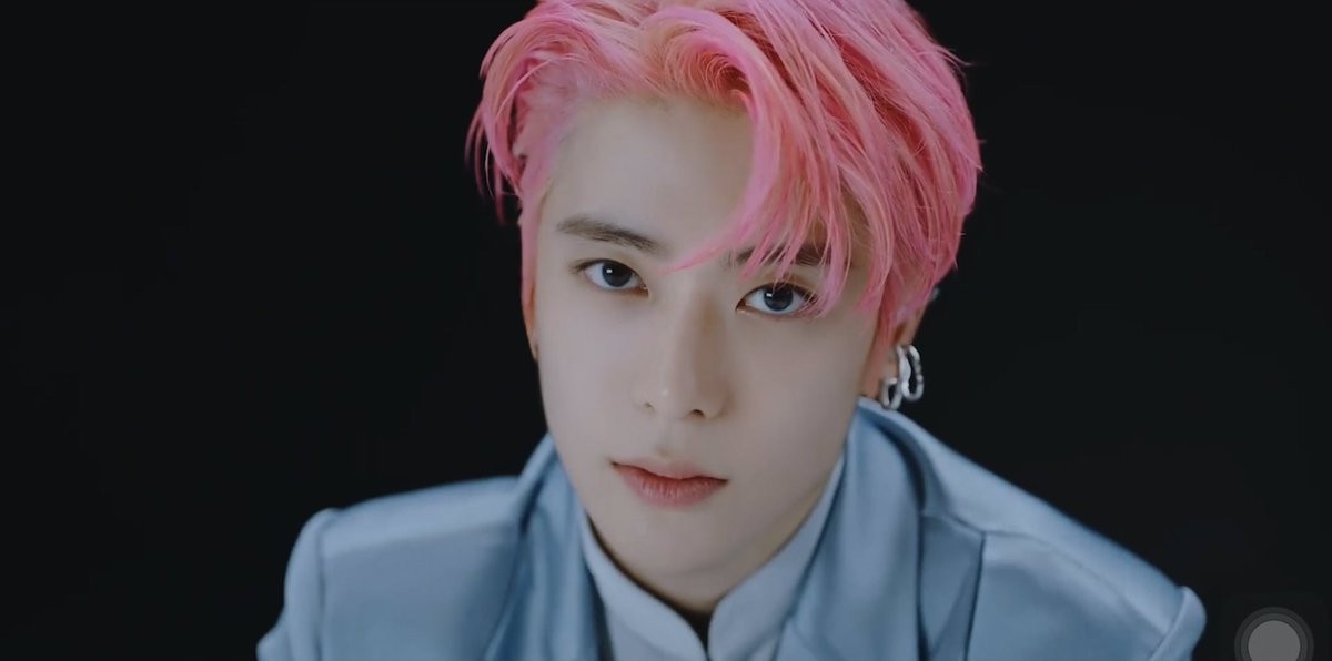 pawitly_'s tweet photo. ฮืออออออออออออ กูตายยัง กูยังมีชีวิตอยู่มั้ย โอ้ย หล่อเกิน #JAEHYUN #NCT2020_YearParty https://t.co/Lx3iOATQ1M