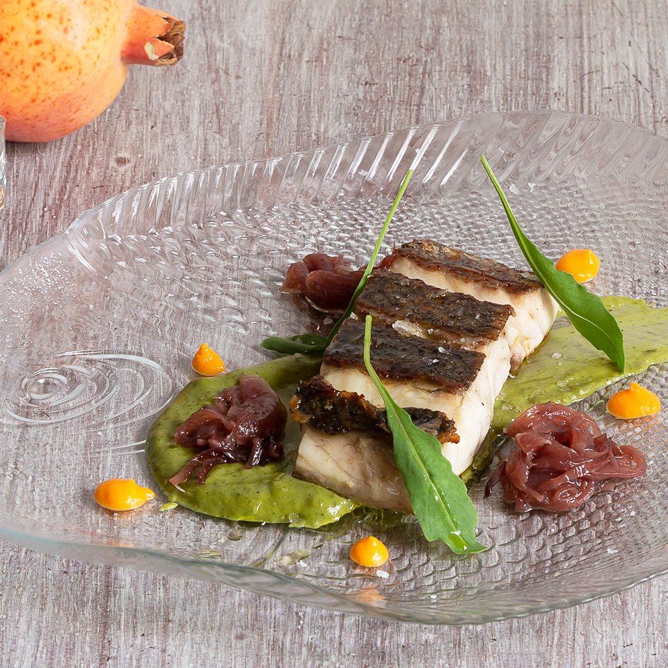 Corvina parrilla, cremoso de albahaca y escabeche encebollao 👌 ¡LO MEJOR DE AQUÍ Y DE ALLÁ! 👉 Puerto Escondido te espera 

☎️ 956 543 536 
CARTAS y RESERVAS: buff.ly/2UxiwzW
#elpuerto #takeawayelpuerto #nuevanormalidad #verano2020 #cadiz #elpuertodesantamaria