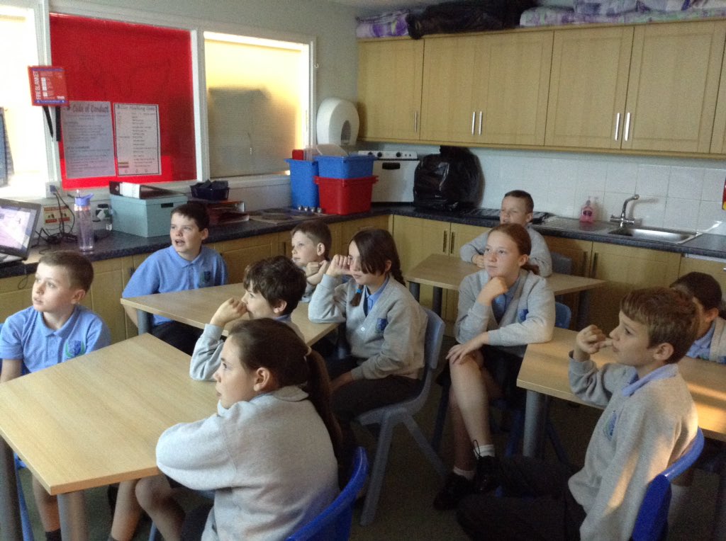 StAgnesY6's tweet photo. Yesterday, we worked together to improve and continue a piece of writing. We shared ideas to create our own versions. These have been very useful this morning when writing our own diary entry. ππ #stagnesenglish #sharedwrite https://t.co/A6AZsb4rMK
